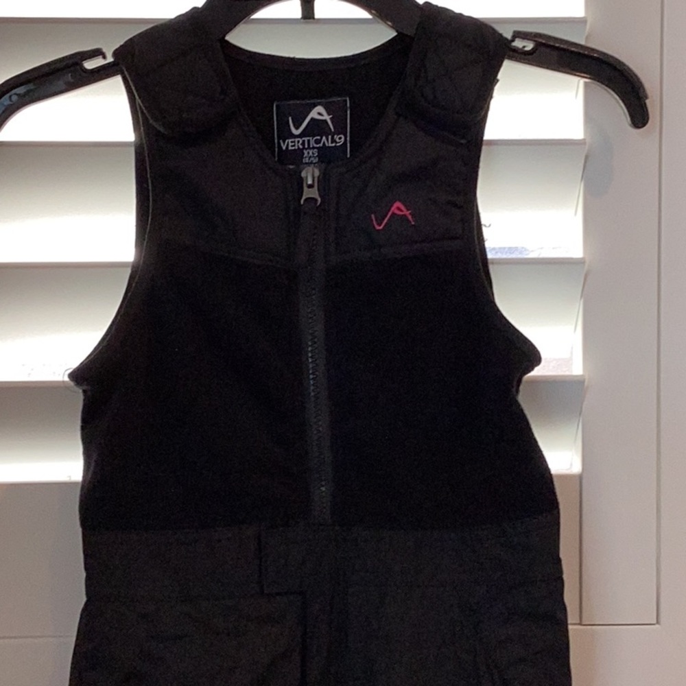 Vertical ‘9 Black Snow Bibs Overalls, Size XXS (4/5), NEW CONDITION.🏂❄️⛷️❄️🎿…